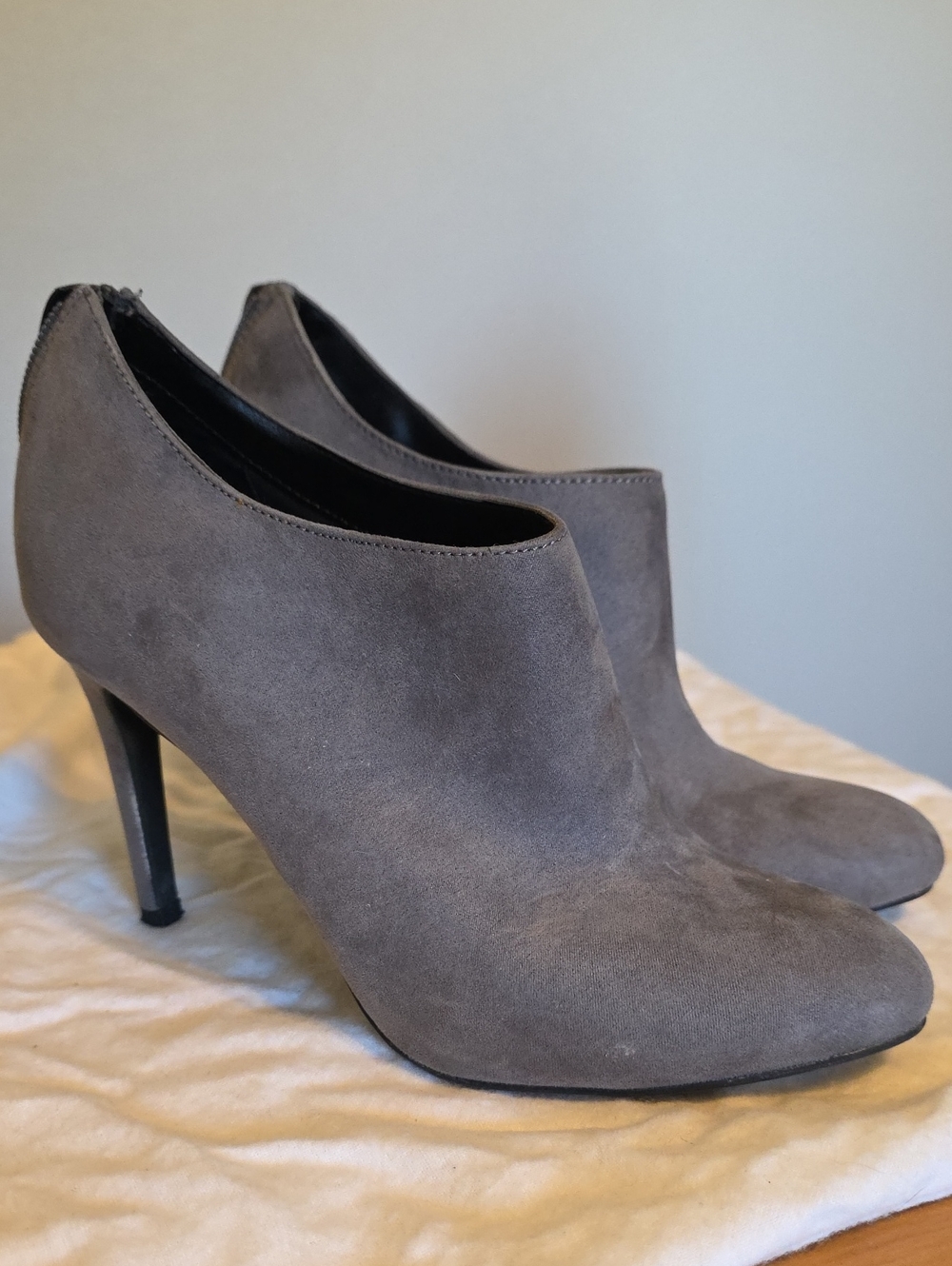 Kelly & Katie Women's Gray Suede High-Heel Ankle Booties